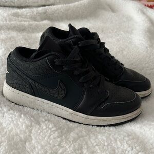 Nike Kids Black and Gray Sneakers